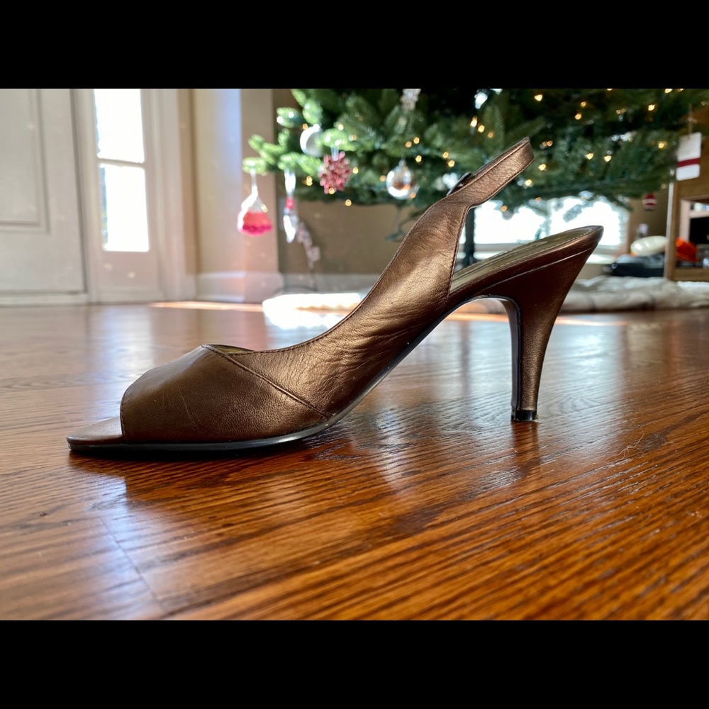 Bandolino open toe bronze heels 7m